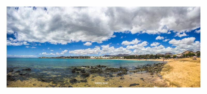 Fotografía original en formato panorámico de la Playa de Los Pocillos en Puerto del Carmen, Lanzarote,